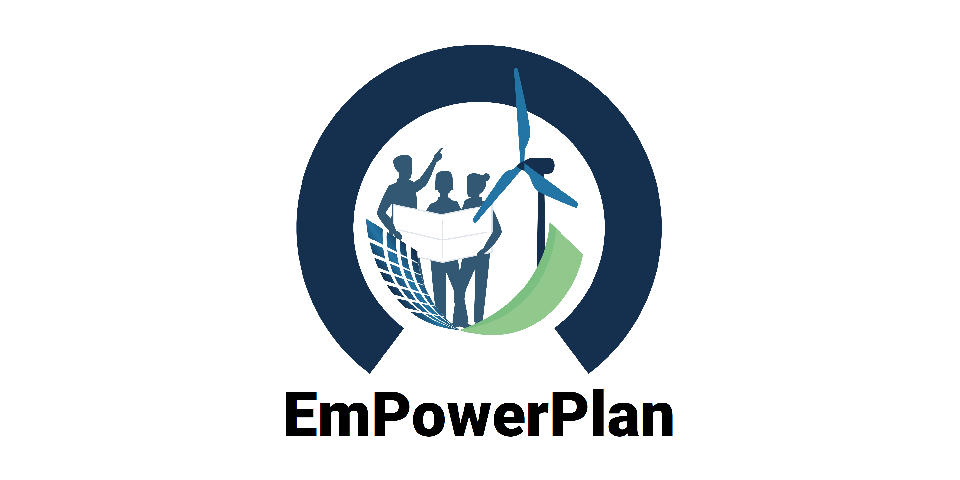 Das Bild zeigt das Logo des Projekts: ein unten geöffneter blauer Kreis, in dem sind drei Personen, die einen Plan in der Hand halten, eingerahmt von einem Solar Panel und einem Windrad