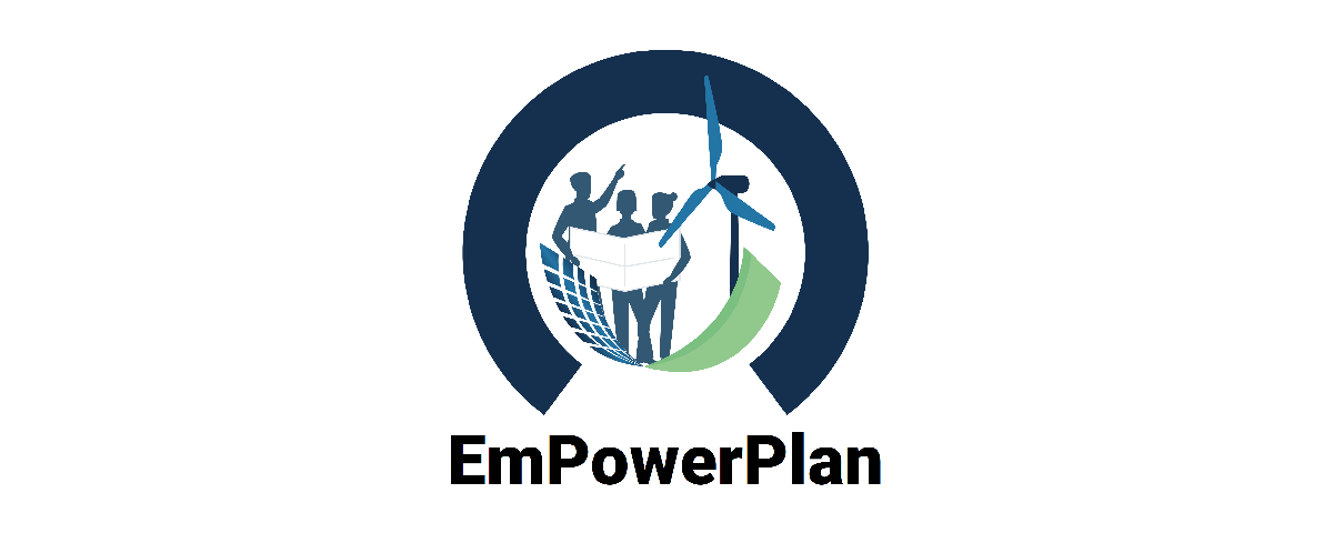 Das Bild zeigt das Logo des Projekts: ein unten geöffneter blauer Kreis, in dem sind drei Personen, die einen Plan in der Hand halten, eingerahmt von einem Solar Panel und einem Windrad